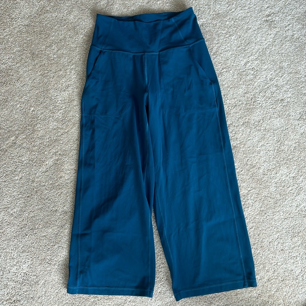 Lululemon high rise wide leg pant, size 6